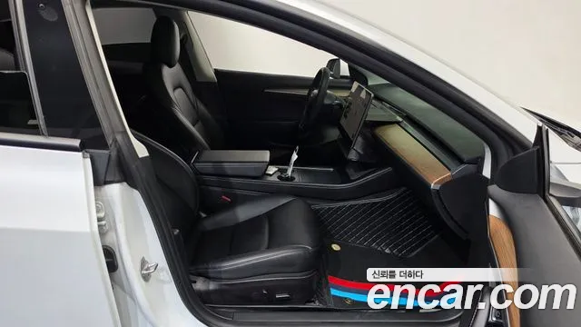 Tesla Model 3 — Фото автомобиля 26