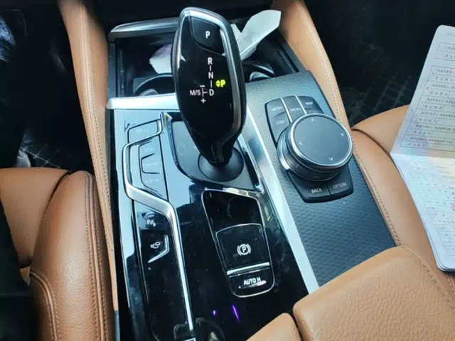 BMW 5 Series — Фото автомобиля 10