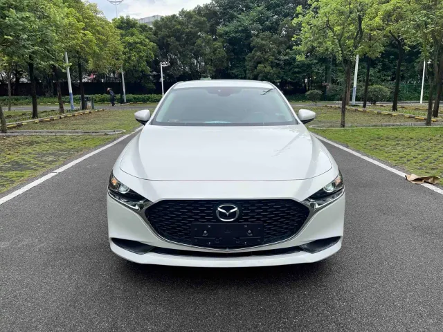 Mazda Axela — Фото автомобиля 2