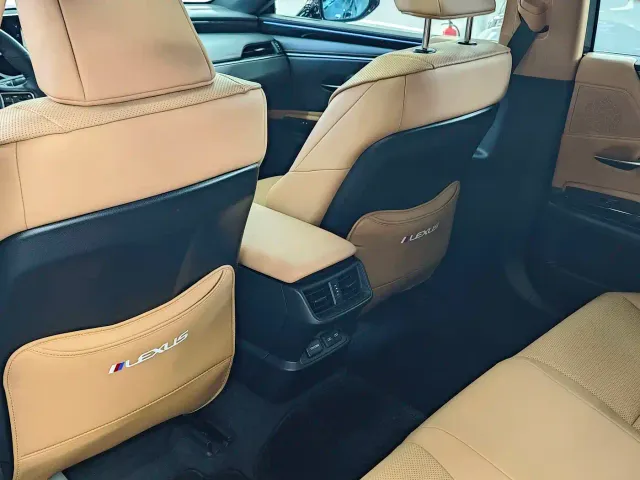 Lexus ES — Фото автомобиля 9
