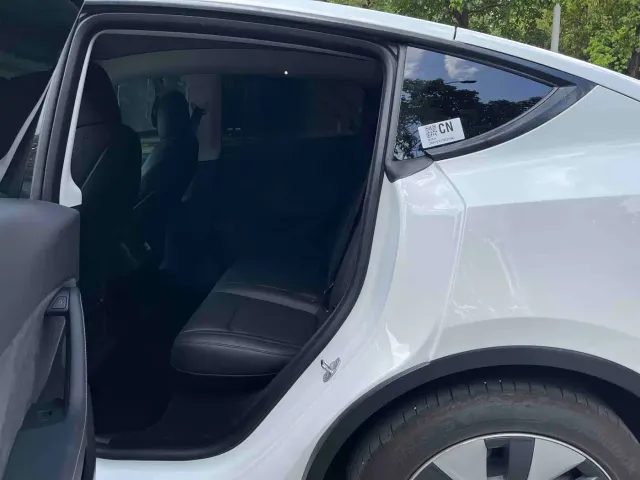 Tesla Model Y — Фото автомобиля 9