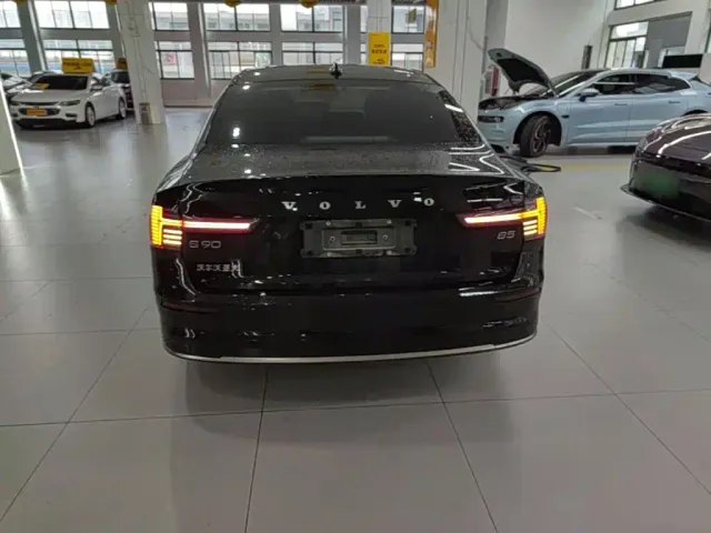Volvo S90 — Фото автомобиля 5