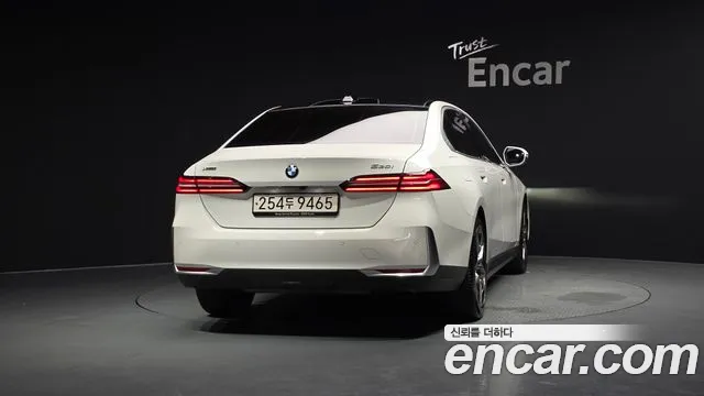 BMW 5-Series 5 серия (G60) — Фото автомобиля 4