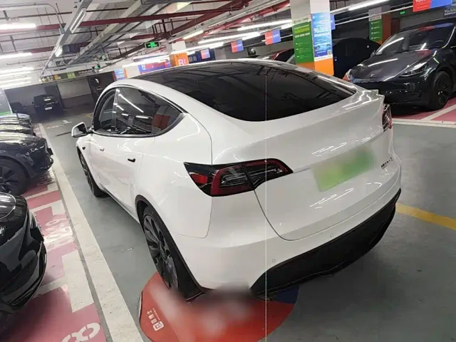 Tesla Model Y — Фото автомобиля 4