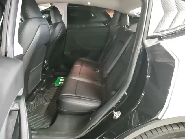 Tesla Model Y — Фото автомобиля 16