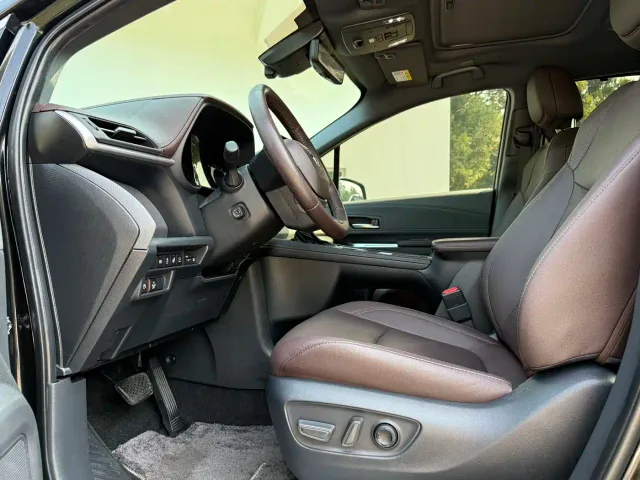 Toyota Sienna — Фото автомобиля 4