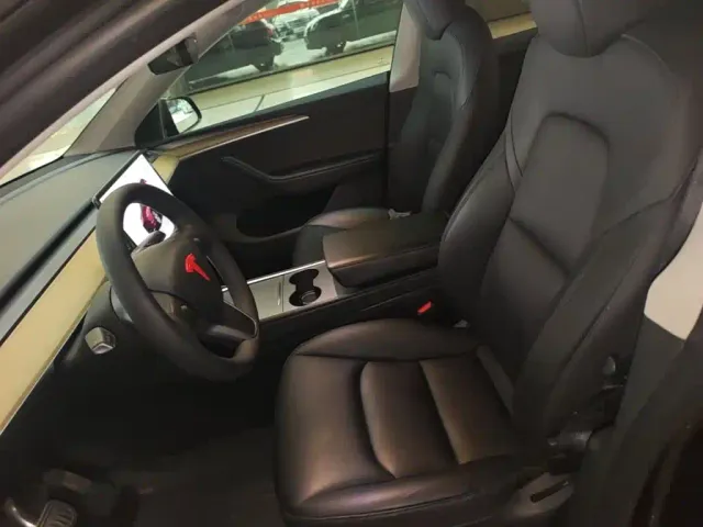 Tesla Model Y — Фото автомобиля 10