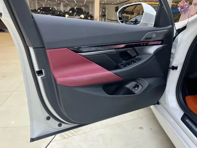 BMW 5 Series — Фото автомобиля 8