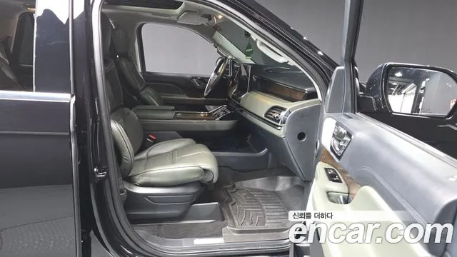 Lincoln Navigator 4th Gen — Фото автомобиля 17