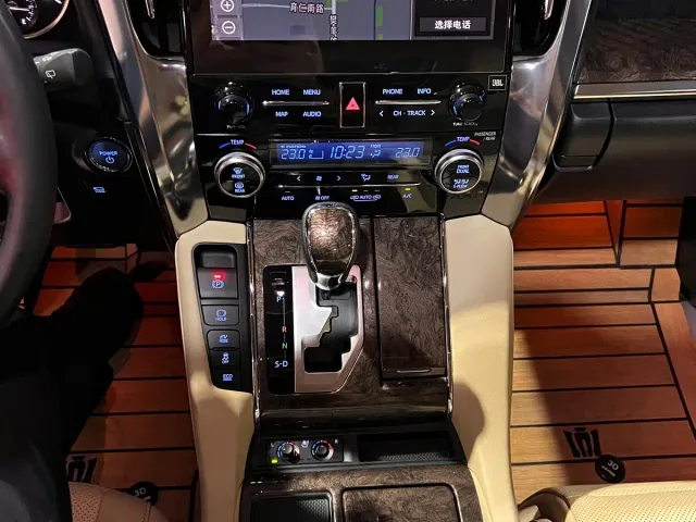 Toyota Vellfire — Фото автомобиля 10