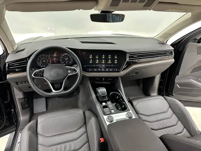 Volkswagen Touareg — Фото автомобиля 11