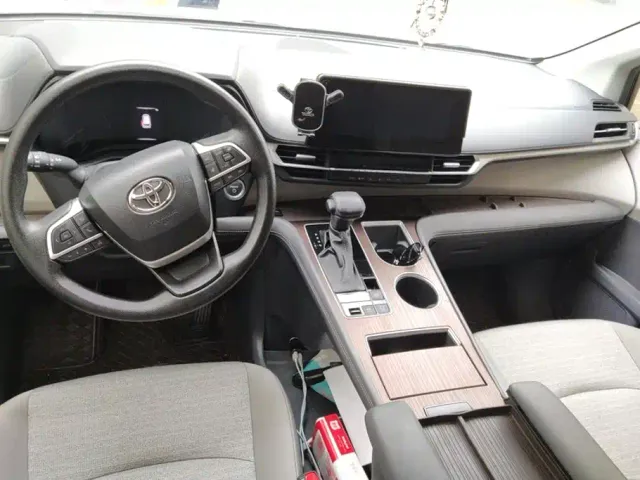 Toyota Sienna — Фото автомобиля 12