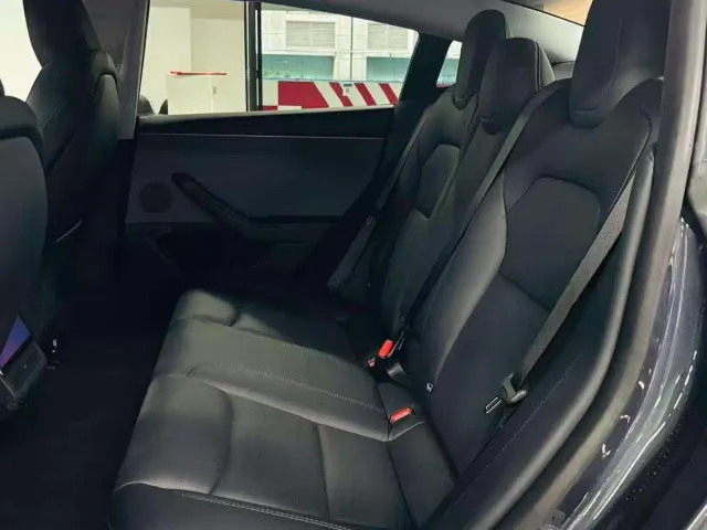 Tesla Model 3 — Фото автомобиля 4