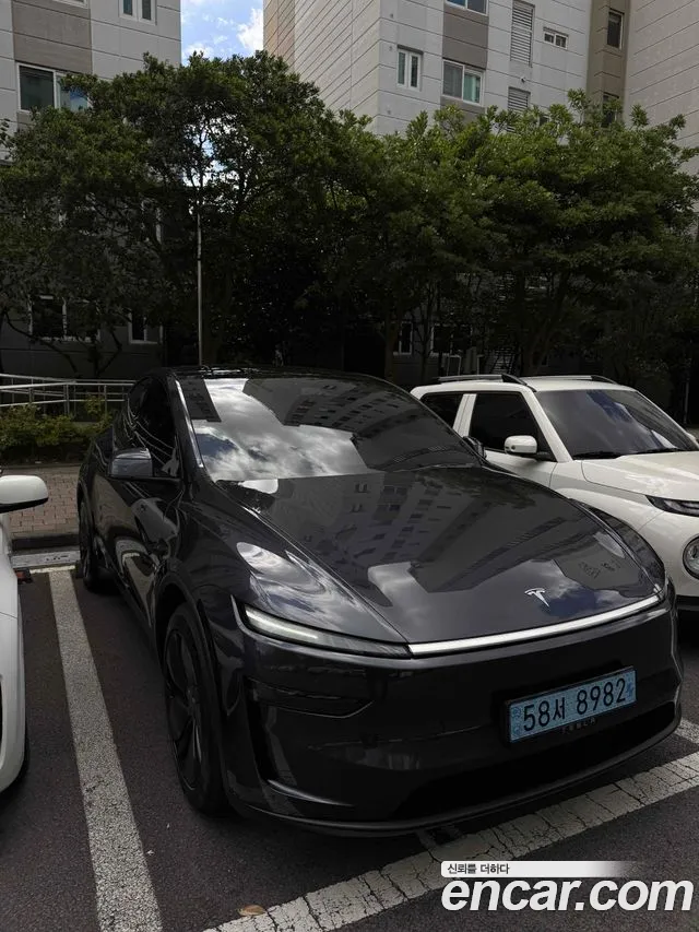 Фотография автомобиля — Tesla Model Y