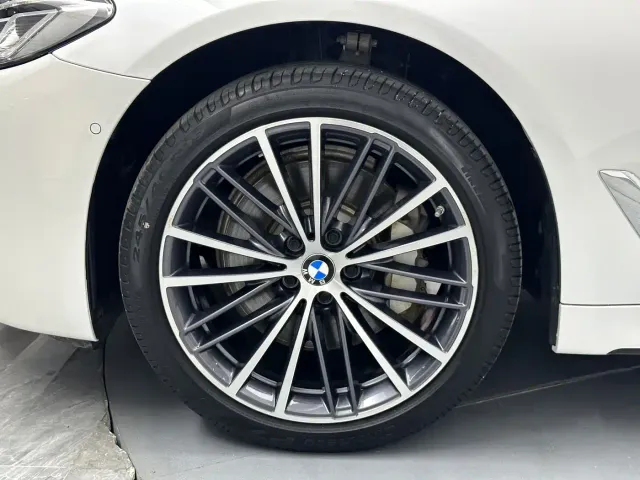 BMW 5 Series — Фото автомобиля 23