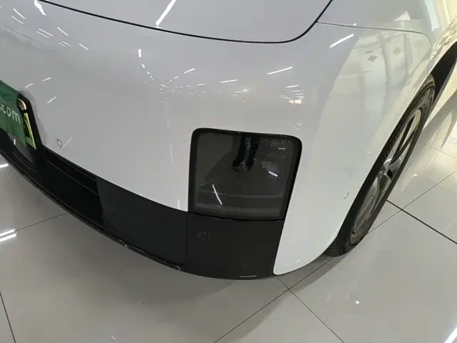 Li Auto MEGA — Фото автомобиля 23