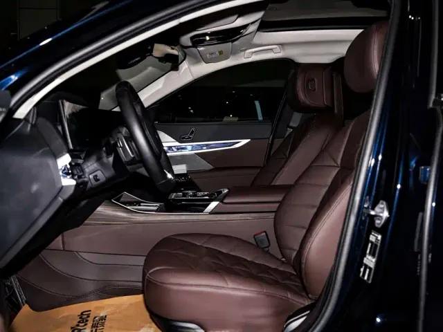 BMW 7 Series — Фото автомобиля 24