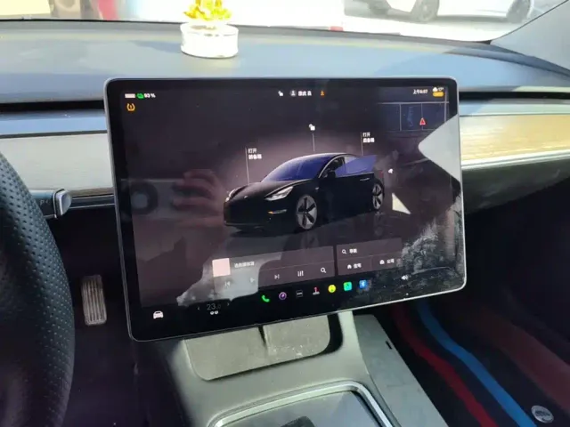 Tesla Model 3 — Фото автомобиля 12