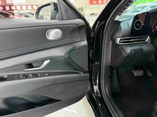 Hyundai Elantra — Фото автомобиля 9