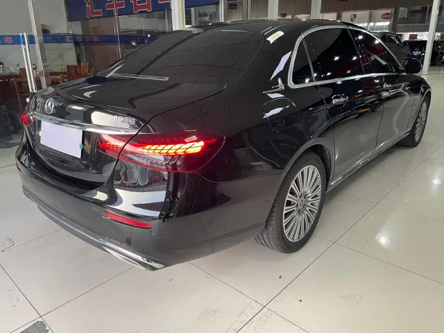 Mercedes-Benz E-Class — Фото автомобиля 5