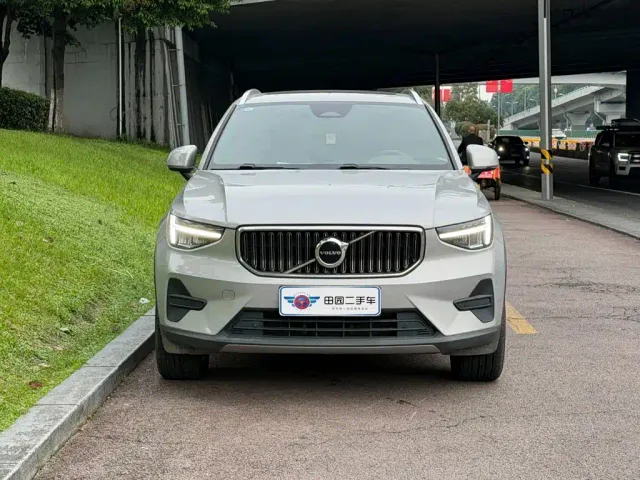 Volvo XC40 — Фото автомобиля 2