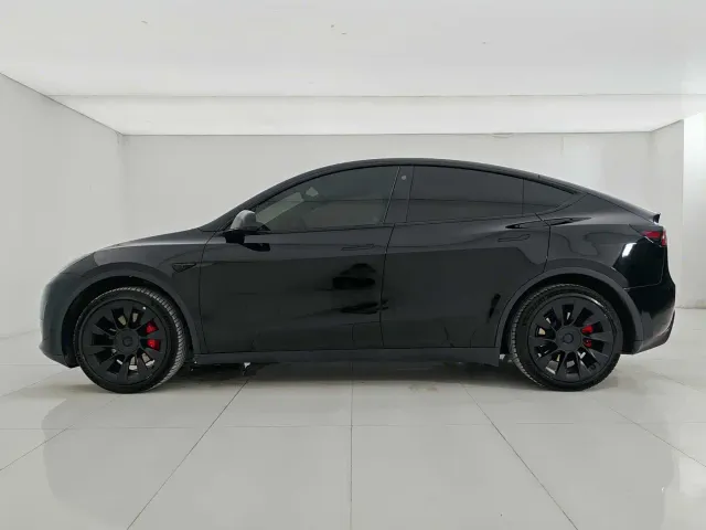 Tesla Model Y — Фото автомобиля 7