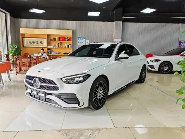 Фотография автомобиля — Mercedes-Benz C-Class
