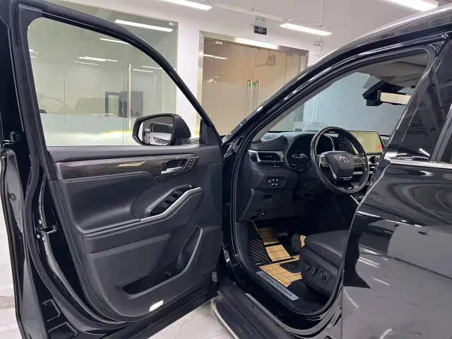 Toyota Highlander — Фото автомобиля 8