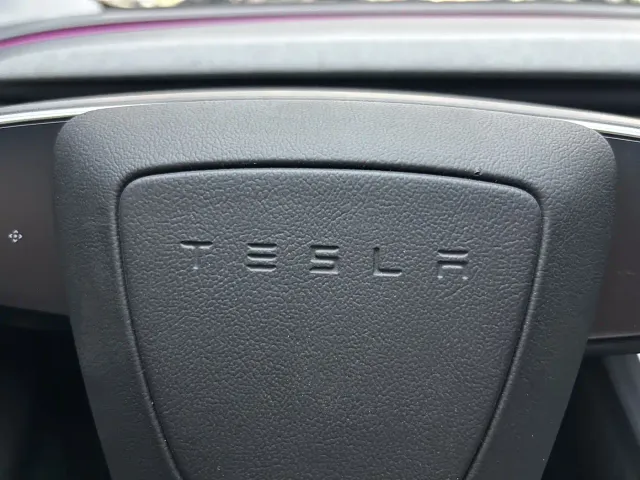 Tesla Model Y — Фото автомобиля 23