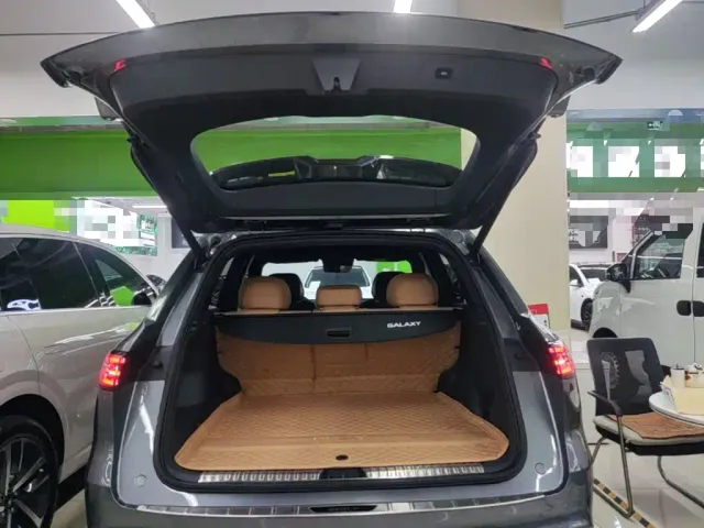 Geely Galaxy Starship 7 EM-i — Фото автомобиля 18