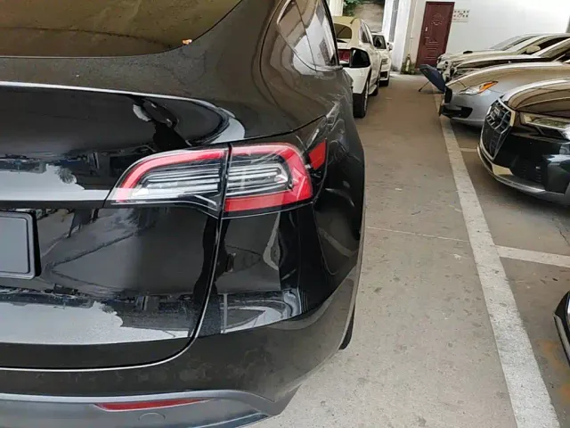 Tesla Model Y — Фото автомобиля 7