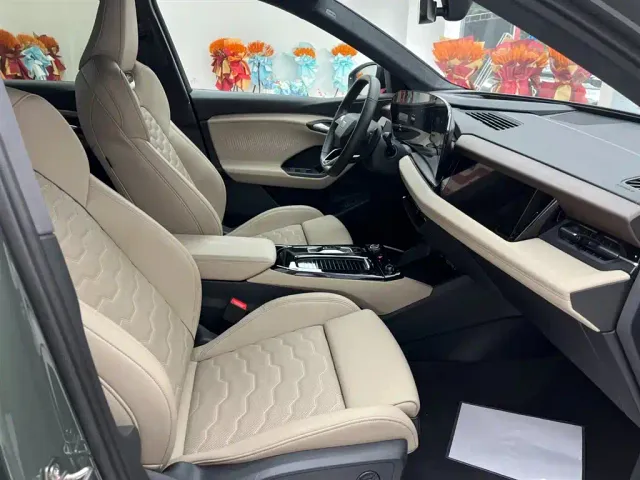 Audi Q6L e-tron — Фото автомобиля 12