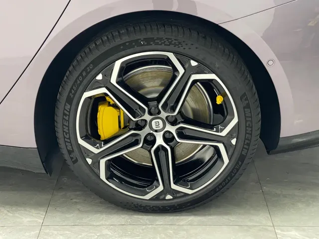Xiaomi SU7 — Фото автомобиля 19