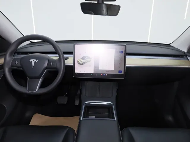 Tesla Model Y — Фото автомобиля 17