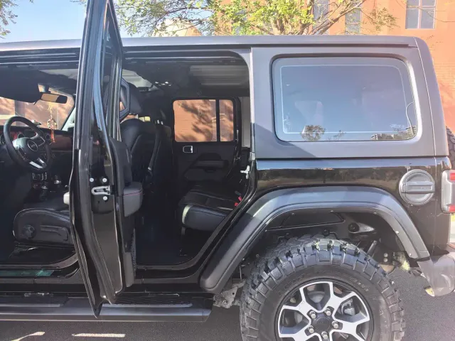 Jeep Wrangler — Фото автомобиля 14