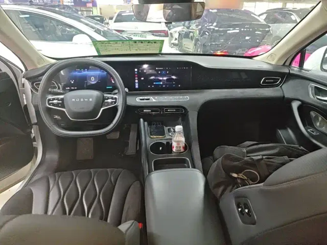 Roewe D7 — Фото автомобиля 9