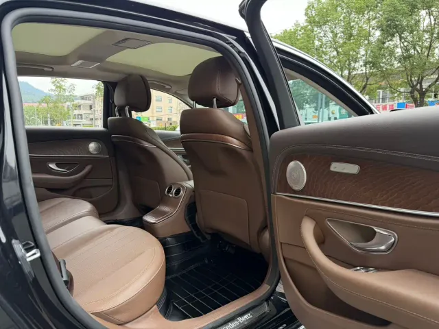 Mercedes-Benz E-Class — Фото автомобиля 10