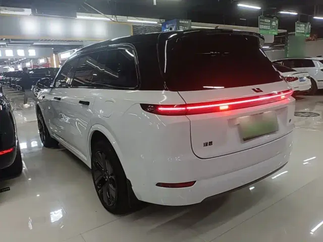 Li Auto L9 — Фото автомобиля 4