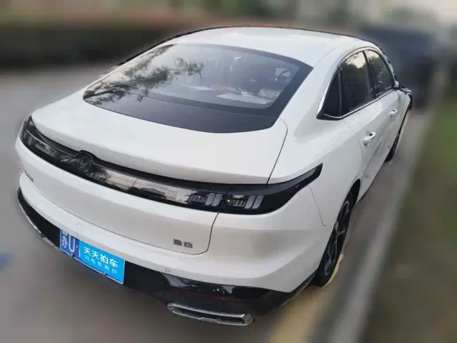Changan Eado — Фото автомобиля 2