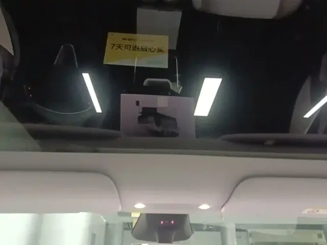 Tesla Model Y — Фото автомобиля 17
