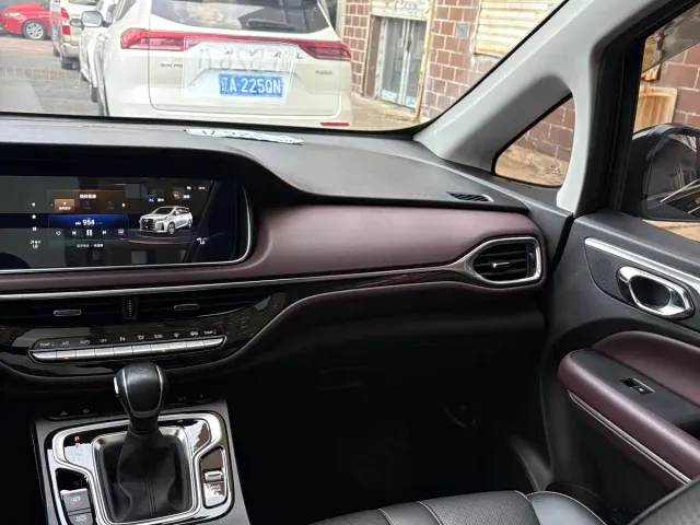 GAC Trumpchi M6 — Фото автомобиля 10