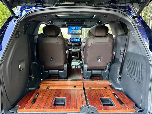 Toyota Sienna — Фото автомобиля 15