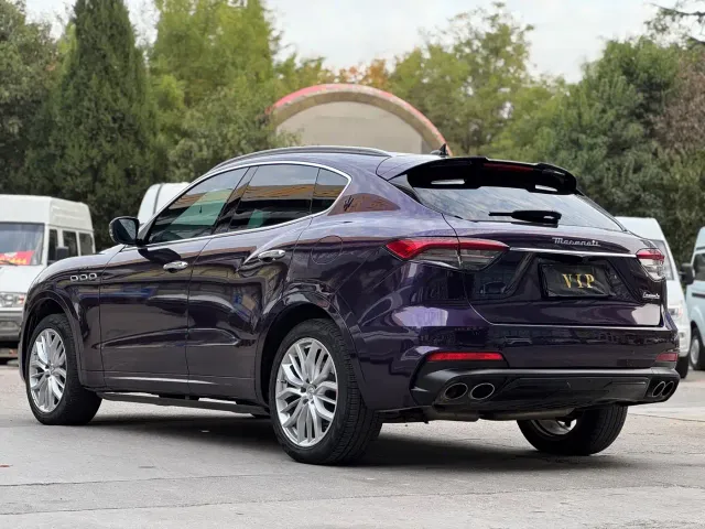 Maserati Levante — Фото автомобиля 6