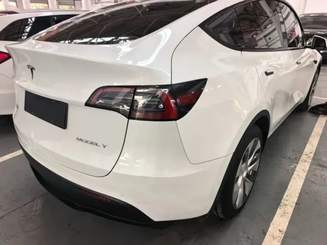 Tesla Model Y — Фото автомобиля 7
