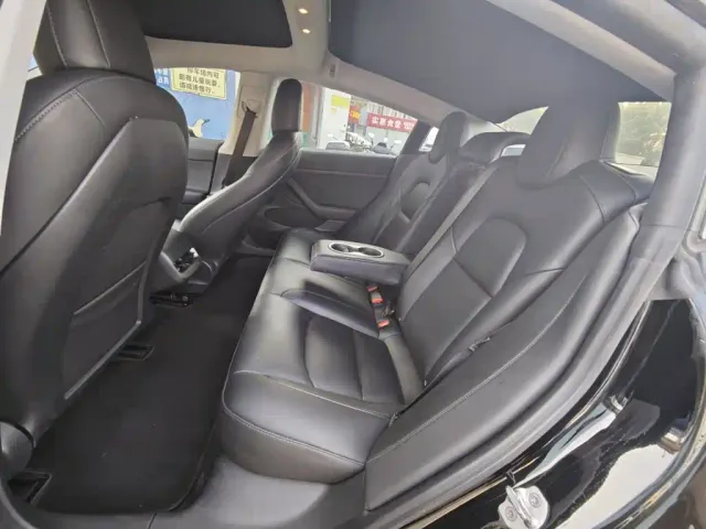 Tesla Model 3 — Фото автомобиля 9
