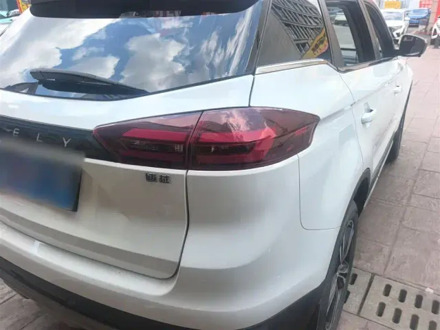 Geely Boyue — Фото автомобиля 23
