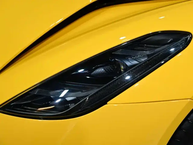 Lotus Emira — Фото автомобиля 9