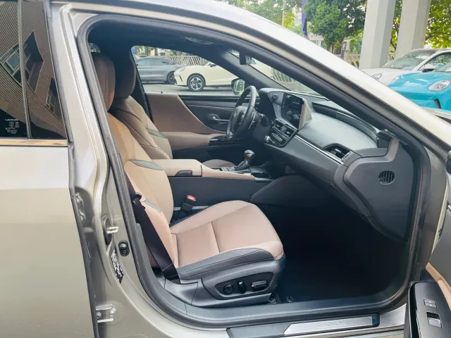 Lexus ES — Фото автомобиля 14