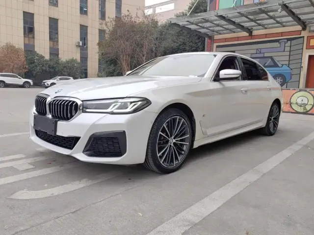 Фотография автомобиля — BMW 5 Series