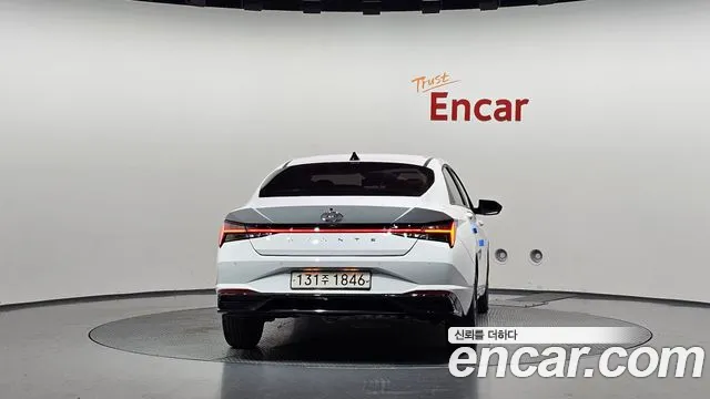 Hyundai Avante — Фото автомобиля 4